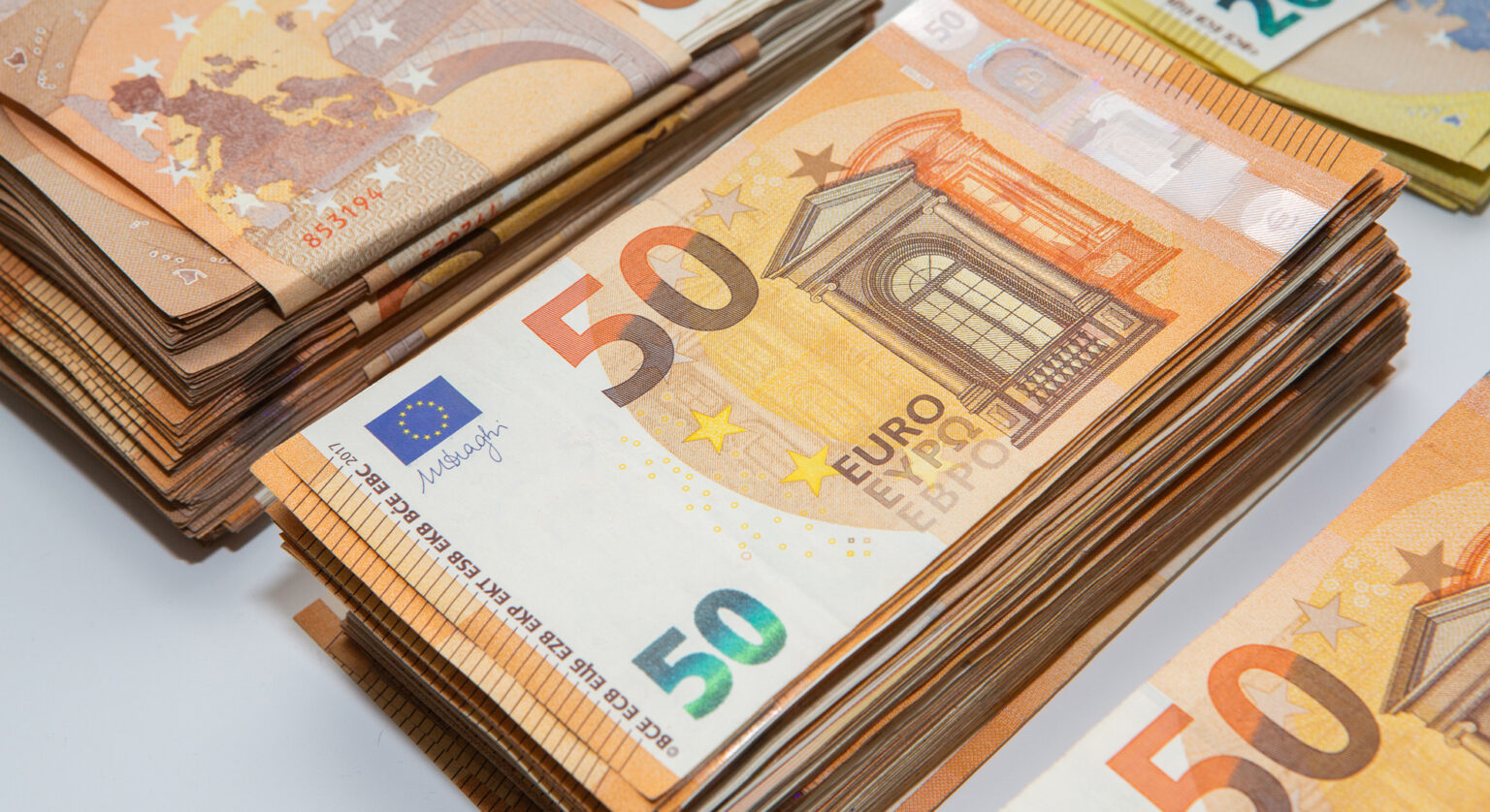 Reforma companiilor de stat nu mai poate fi amânată – aproape 19 mld. lei, consumate anual prin pierderi și subvenții euro