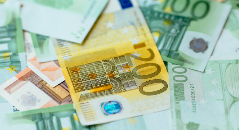 Băncile de alimente: Peste 27% din populația României se află în risc de sărăcie