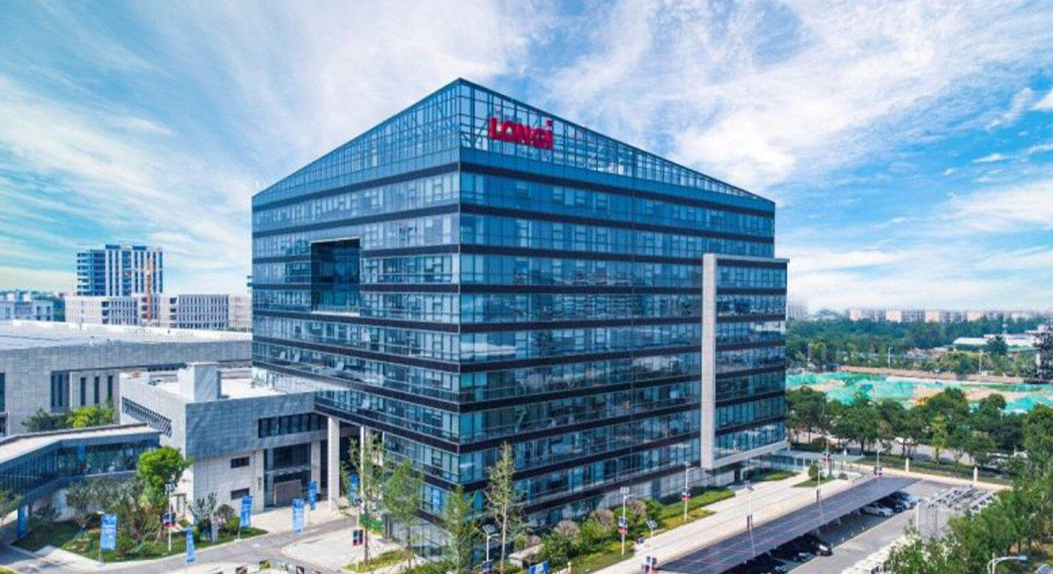LONGi aims for 15 GW installed capacity in Romania by 2031 and is expanding its role from module supplier to a full energy solutions integrator, including storage and hydrogen.