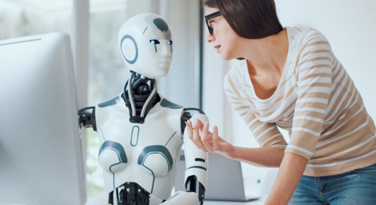 Adoptarea AI în HR: Nu neglijați competențele umane sau angajații mai în vârstă