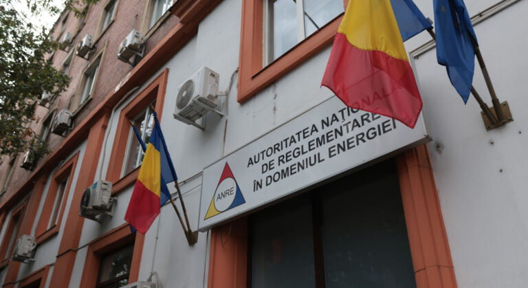 ANRE: Investitorii s-au conformat majorării garanției pentru autorizația de înființare a parcurilor solare