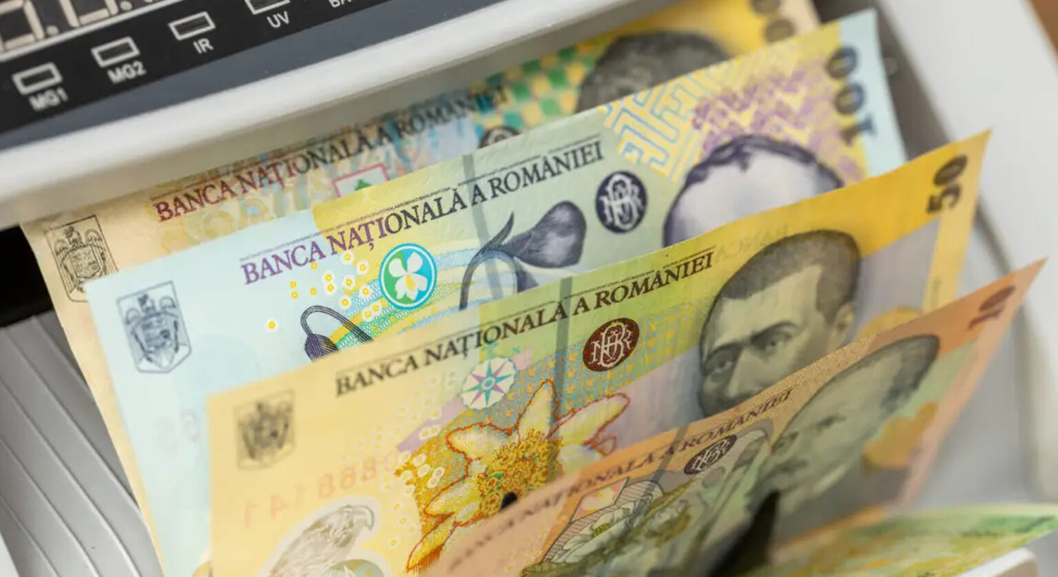 Gradațiile corespunzătoare tranșelor de vechime în muncă majorează între 2,5% și 7,5% salariul de bază