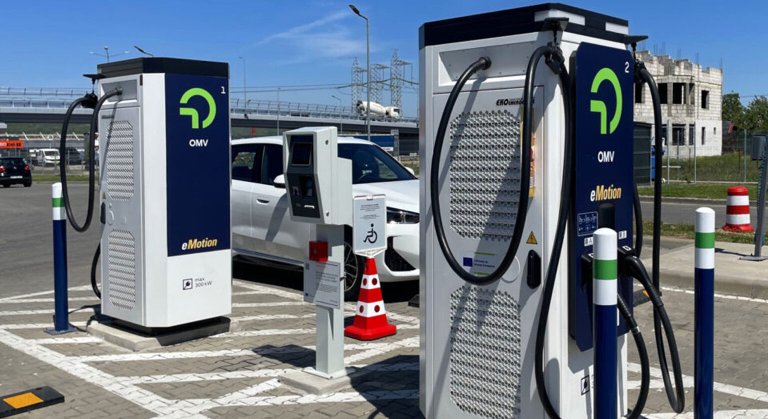 OMV Petrom finalizează un proiect susținut de UE pentru extinderea rețelei de încărcare a vehiculelor electrice