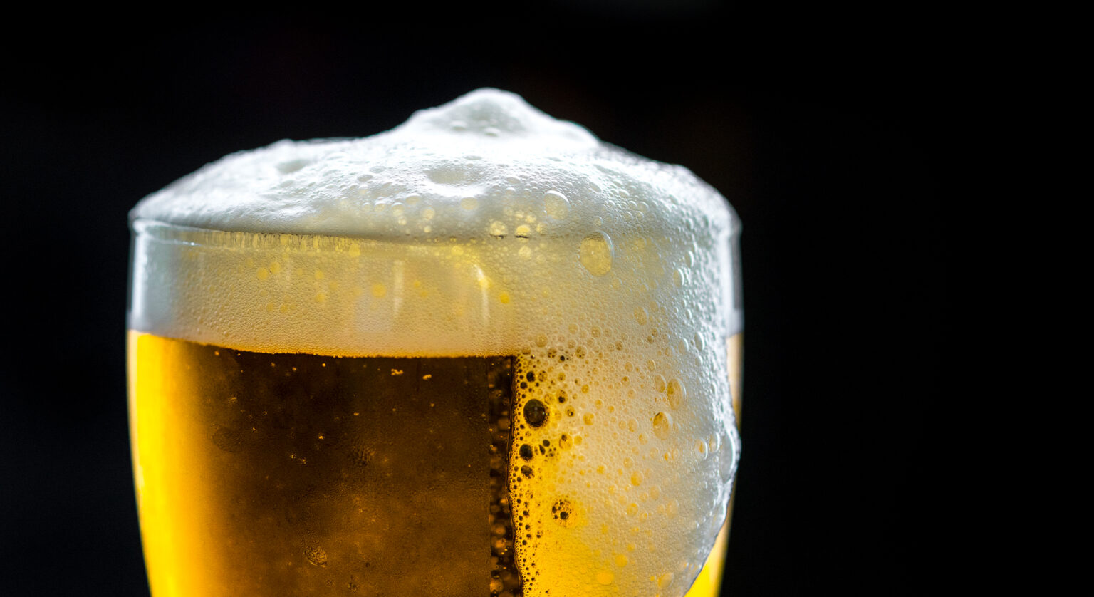 Berea Carlsberg, produsă cu senzori Microsoft: Producătorii de băuturi folosesc tot mai mult AI