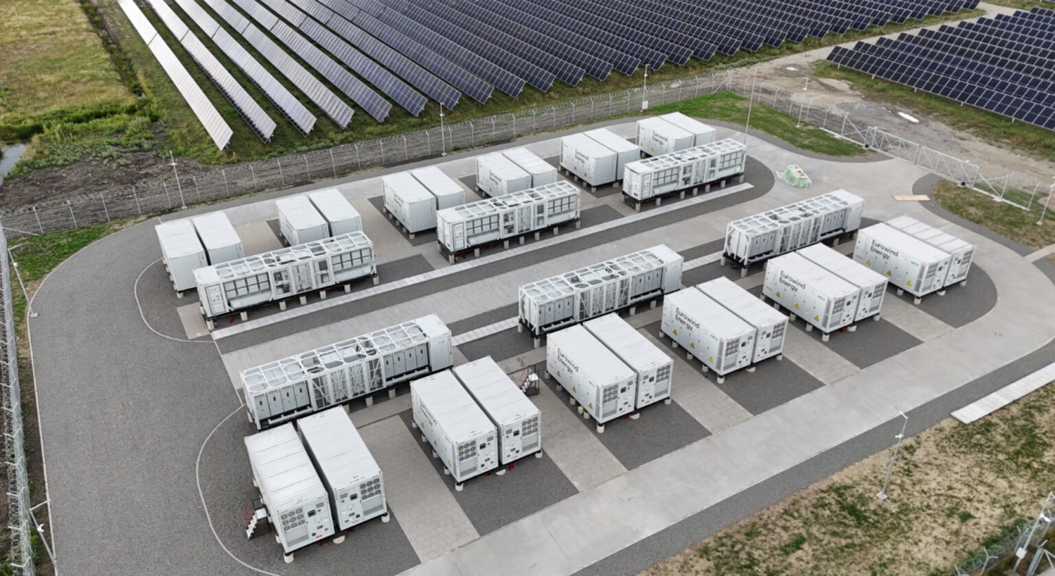 Eurowind Energy finalizează sistemul de stocare de 120 MWh de la Teiuș